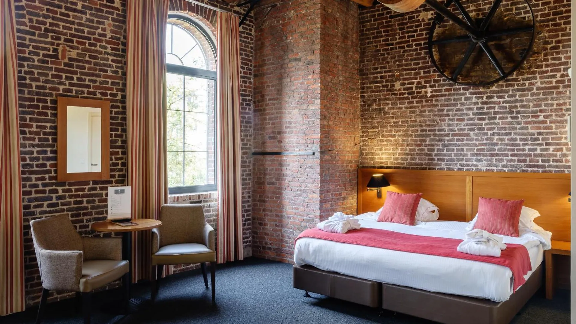 Ghent River Hotel 4*,